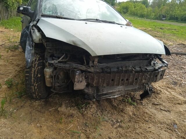 Серый Форд Фокус, объемом двигателя 1.6 л и пробегом 259 тыс. км за 1000 $, фото 3 на Automoto.ua