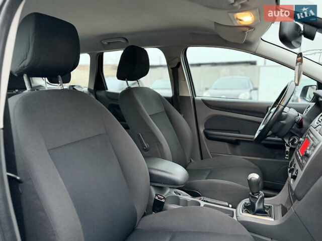 Серый Форд Фокус, объемом двигателя 1.8 л и пробегом 200 тыс. км за 4450 $, фото 66 на Automoto.ua