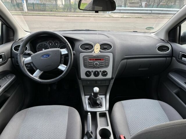 Серый Форд Фокус, объемом двигателя 1.6 л и пробегом 235 тыс. км за 5499 $, фото 7 на Automoto.ua