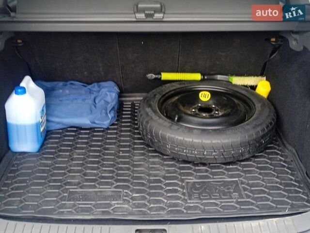 Сірий Форд Фокус, об'ємом двигуна 1.8 л та пробігом 231 тис. км за 4000 $, фото 19 на Automoto.ua