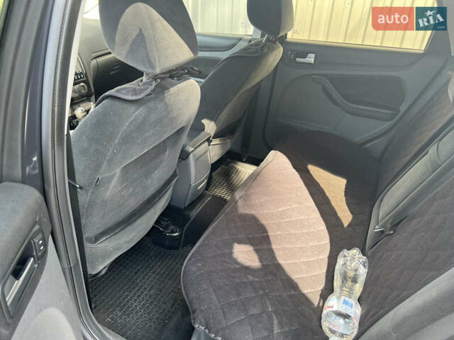 Серый Форд Фокус, объемом двигателя 2 л и пробегом 240 тыс. км за 5500 $, фото 5 на Automoto.ua