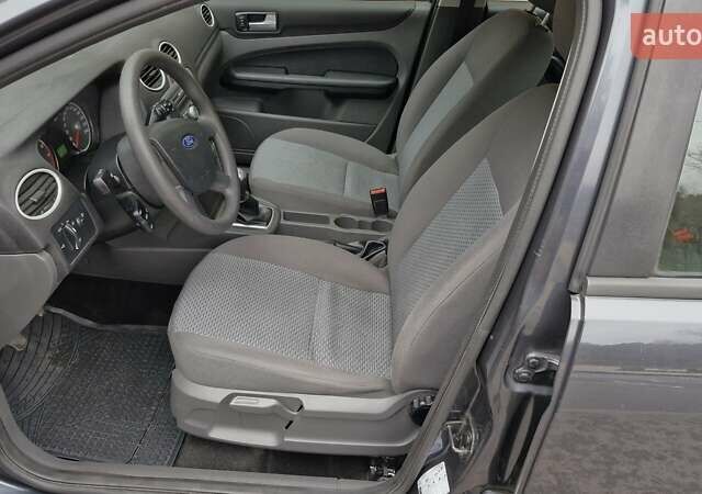 Серый Форд Фокус, объемом двигателя 1.6 л и пробегом 214 тыс. км за 5550 $, фото 32 на Automoto.ua