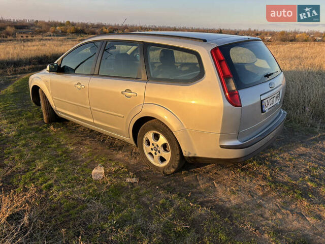 Серый Форд Фокус, объемом двигателя 1.6 л и пробегом 202 тыс. км за 4999 $, фото 4 на Automoto.ua