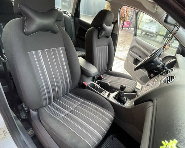 Сірий Форд Фокус, об'ємом двигуна 1.8 л та пробігом 221 тис. км за 4300 $, фото 1 на Automoto.ua