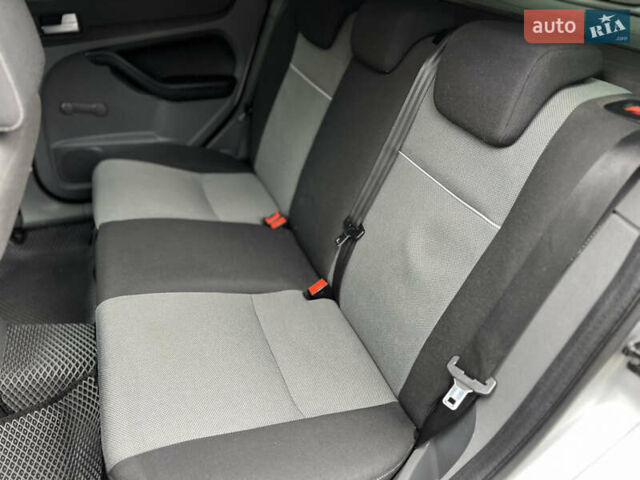 Серый Форд Фокус, объемом двигателя 1.6 л и пробегом 264 тыс. км за 4150 $, фото 55 на Automoto.ua