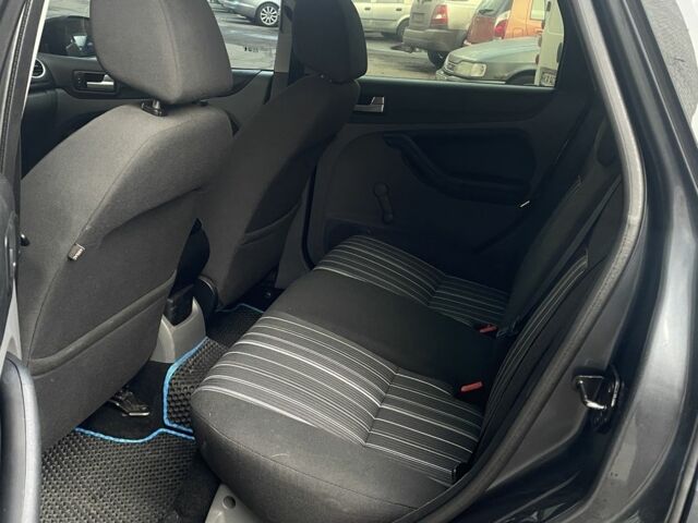 Серый Форд Фокус, объемом двигателя 1.8 л и пробегом 277 тыс. км за 5300 $, фото 10 на Automoto.ua