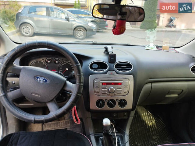 Серый Форд Фокус, объемом двигателя 1.56 л и пробегом 277 тыс. км за 5500 $, фото 6 на Automoto.ua