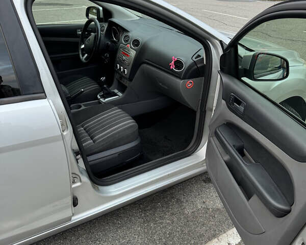 Форд Фокус 2008 в Киеве на Automoto.ua Серый Форд Фокус, объемом двигателя 1.6 л и пробегом 312 тыс. км за 4750 $, фото 18 на Automoto.ua