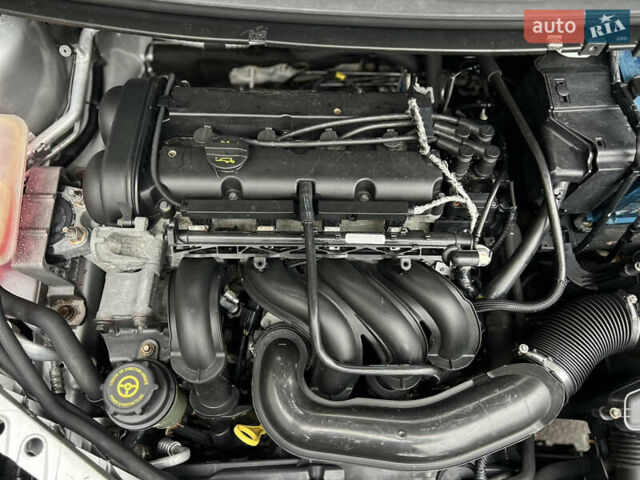 Серый Форд Фокус, объемом двигателя 1.6 л и пробегом 264 тыс. км за 4150 $, фото 68 на Automoto.ua