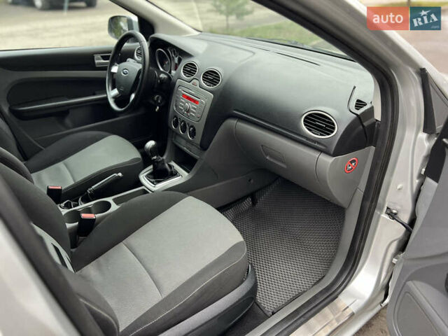 Серый Форд Фокус, объемом двигателя 1.6 л и пробегом 264 тыс. км за 4150 $, фото 39 на Automoto.ua