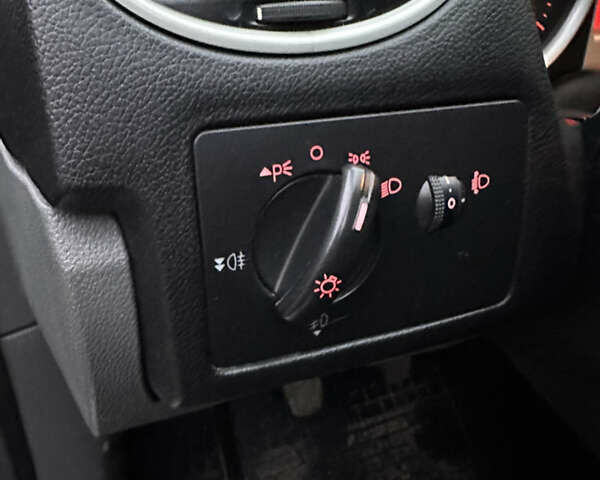 Серый Форд Фокус, объемом двигателя 1.6 л и пробегом 337 тыс. км за 5000 $, фото 14 на Automoto.ua