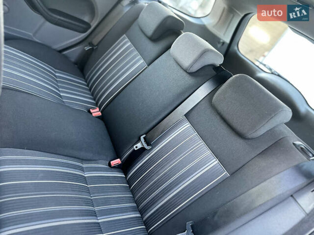 Серый Форд Фокус, объемом двигателя 1.6 л и пробегом 210 тыс. км за 5200 $, фото 58 на Automoto.ua