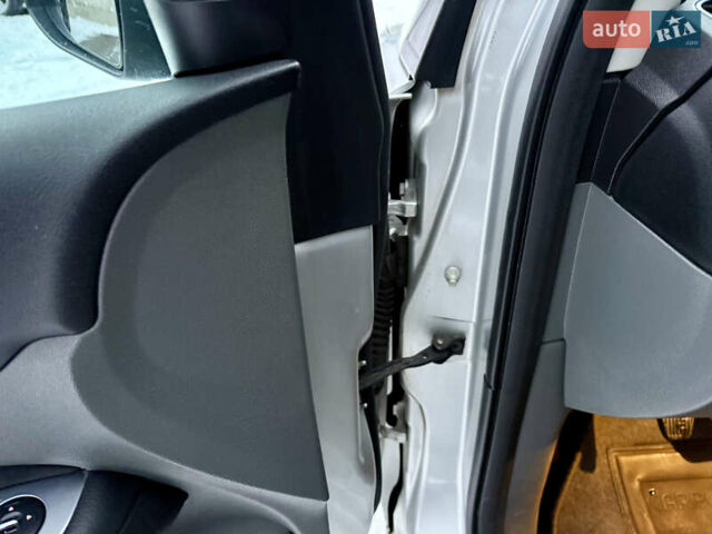 Сірий Форд Фокус, об'ємом двигуна 1.6 л та пробігом 211 тис. км за 5100 $, фото 13 на Automoto.ua