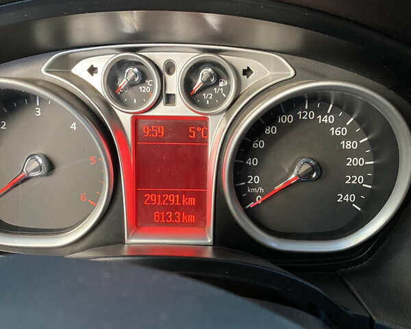 Сірий Форд Фокус, об'ємом двигуна 1.6 л та пробігом 291 тис. км за 6500 $, фото 4 на Automoto.ua