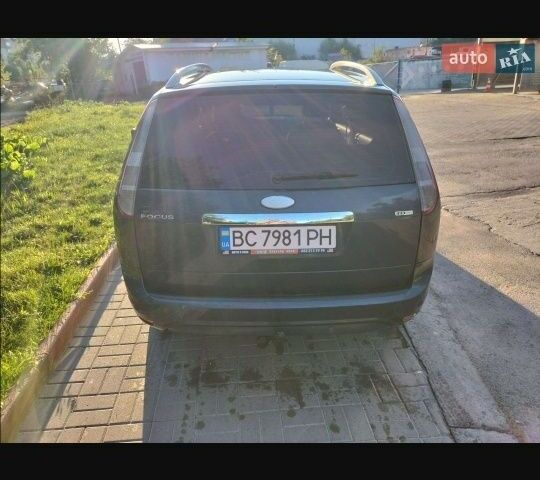 Серый Форд Фокус, объемом двигателя 1.6 л и пробегом 270 тыс. км за 5400 $, фото 5 на Automoto.ua
