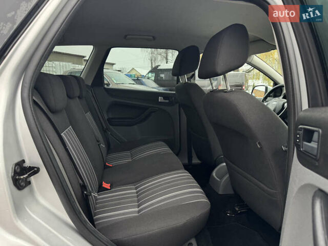 Серый Форд Фокус, объемом двигателя 1.6 л и пробегом 250 тыс. км за 5250 $, фото 29 на Automoto.ua