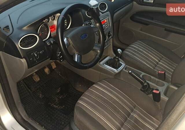 Сірий Форд Фокус, об'ємом двигуна 1.56 л та пробігом 207 тис. км за 4900 $, фото 12 на Automoto.ua