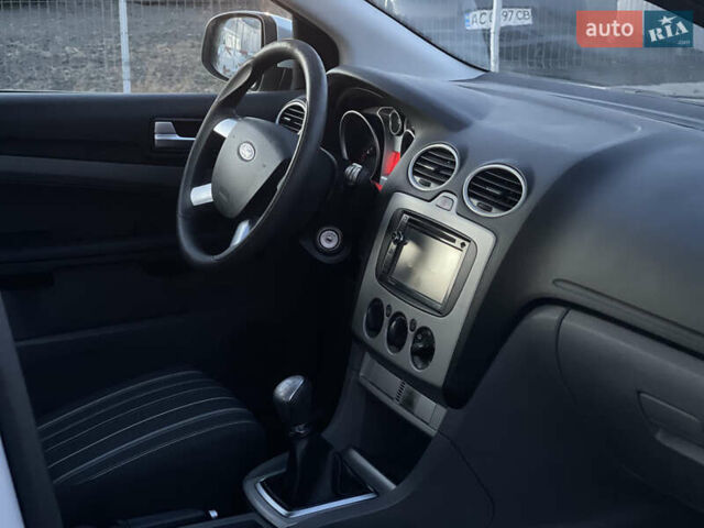 Серый Форд Фокус, объемом двигателя 1.6 л и пробегом 193 тыс. км за 5150 $, фото 30 на Automoto.ua