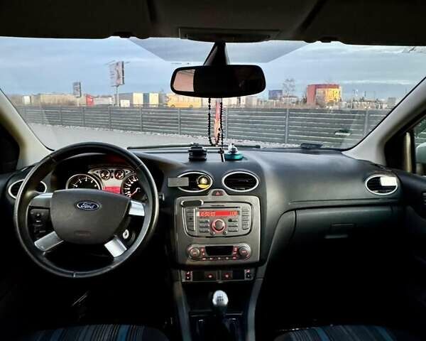 Сірий Форд Фокус, об'ємом двигуна 1.6 л та пробігом 306 тис. км за 4599 $, фото 8 на Automoto.ua