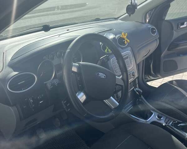 Серый Форд Фокус, объемом двигателя 1.56 л и пробегом 298 тыс. км за 6500 $, фото 4 на Automoto.ua