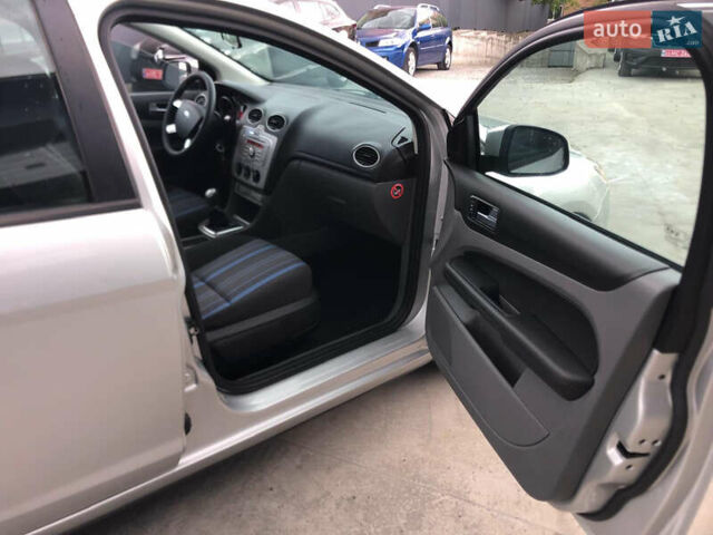 Форд Фокус 2008 у Рівному на Automoto.ua Сірий Форд Фокус, об'ємом двигуна 1.6 л та пробігом 223 тис. км за 5600 $, фото 23 на Automoto.ua