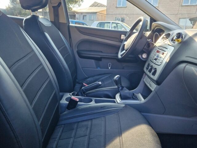 Серый Форд Фокус, объемом двигателя 1.6 л и пробегом 290 тыс. км за 5200 $, фото 6 на Automoto.ua