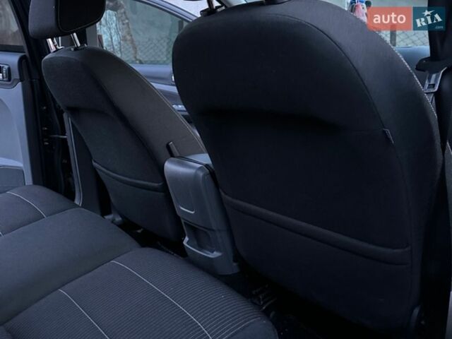 Серый Форд Фокус, объемом двигателя 1.8 л и пробегом 208 тыс. км за 5850 $, фото 3 на Automoto.ua