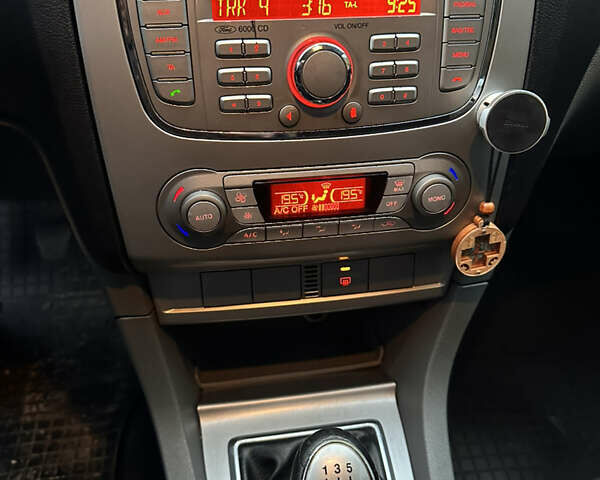 Серый Форд Фокус, объемом двигателя 1.6 л и пробегом 337 тыс. км за 5000 $, фото 25 на Automoto.ua