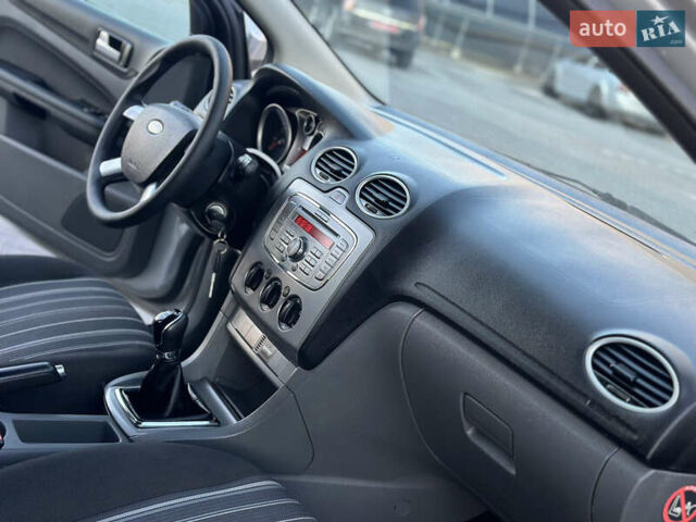 Серый Форд Фокус, объемом двигателя 1.6 л и пробегом 210 тыс. км за 5200 $, фото 62 на Automoto.ua