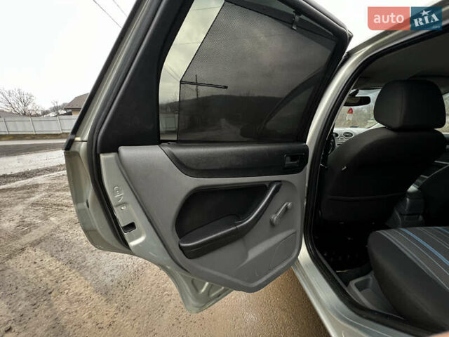 Серый Форд Фокус, объемом двигателя 1.6 л и пробегом 295 тыс. км за 4100 $, фото 13 на Automoto.ua