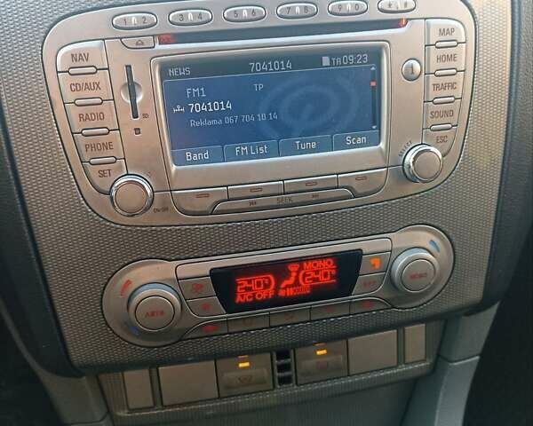 Серый Форд Фокус, объемом двигателя 1.6 л и пробегом 263 тыс. км за 5500 $, фото 2 на Automoto.ua