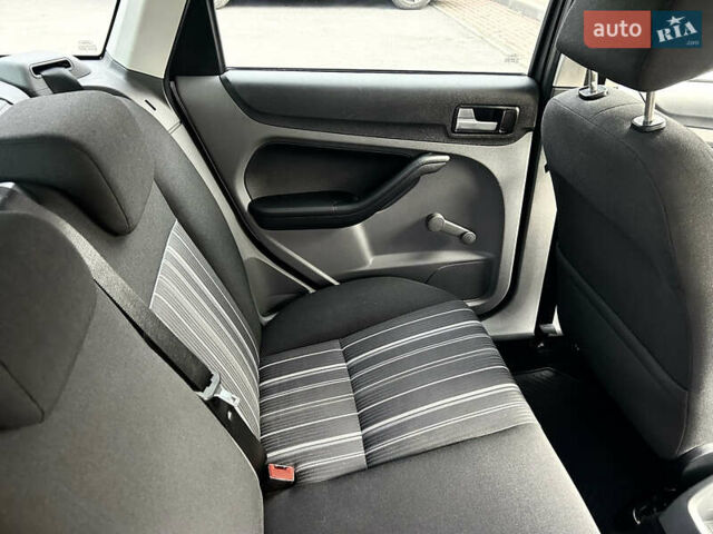 Сірий Форд Фокус, об'ємом двигуна 1.6 л та пробігом 165 тис. км за 6499 $, фото 77 на Automoto.ua