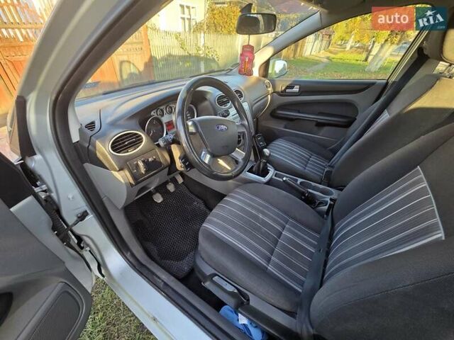 Серый Форд Фокус, объемом двигателя 1.56 л и пробегом 293 тыс. км за 5600 $, фото 4 на Automoto.ua
