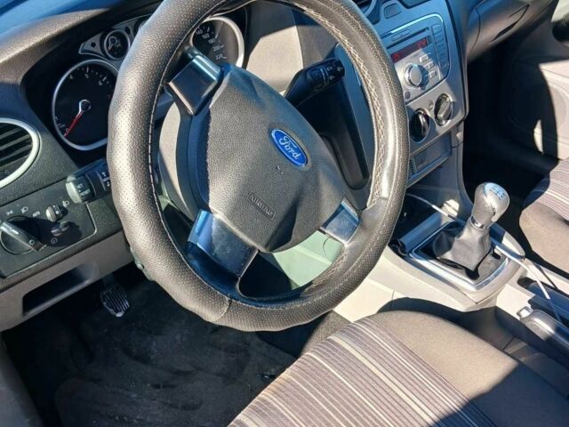 Серый Форд Фокус, объемом двигателя 1.6 л и пробегом 318 тыс. км за 5200 $, фото 16 на Automoto.ua