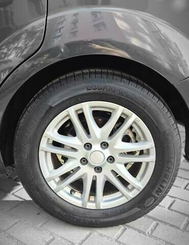 Серый Форд Фокус, объемом двигателя 2 л и пробегом 243 тыс. км за 5700 $, фото 10 на Automoto.ua