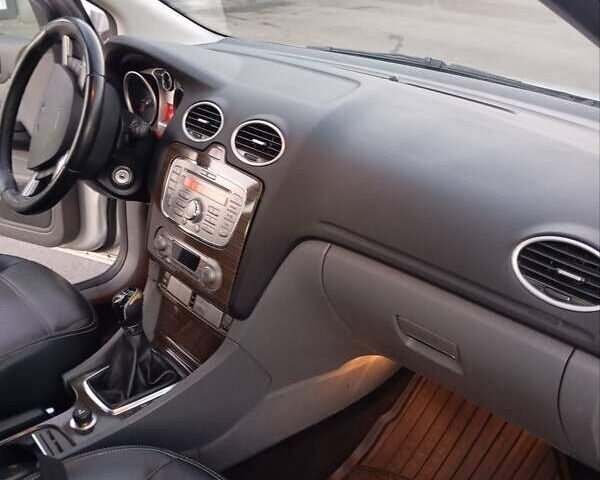 Сірий Форд Фокус, об'ємом двигуна 1.6 л та пробігом 219 тис. км за 5400 $, фото 18 на Automoto.ua