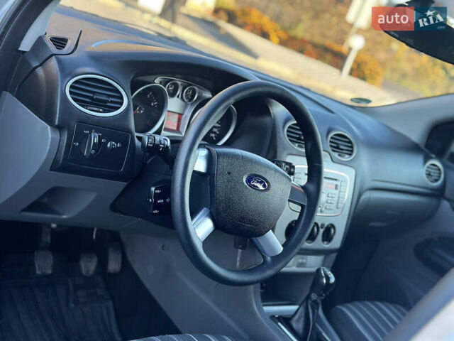 Серый Форд Фокус, объемом двигателя 1.6 л и пробегом 210 тыс. км за 5200 $, фото 38 на Automoto.ua