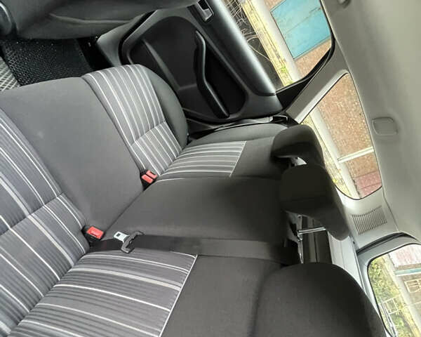 Серый Форд Фокус, объемом двигателя 1.6 л и пробегом 316 тыс. км за 4350 $, фото 16 на Automoto.ua