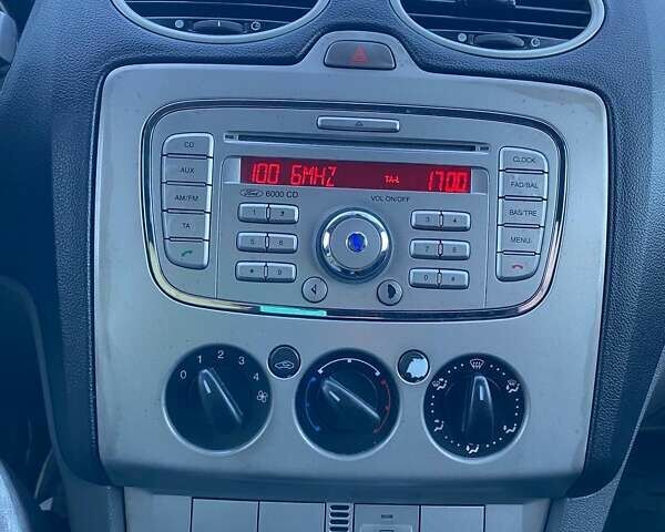 Серый Форд Фокус, объемом двигателя 1.6 л и пробегом 252 тыс. км за 5550 $, фото 4 на Automoto.ua