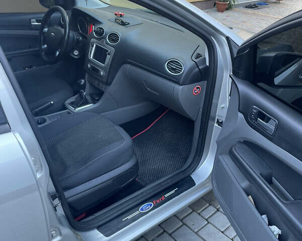 Серый Форд Фокус, объемом двигателя 1.6 л и пробегом 346 тыс. км за 5000 $, фото 8 на Automoto.ua