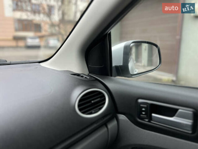 Серый Форд Фокус, объемом двигателя 1.6 л и пробегом 264 тыс. км за 4150 $, фото 57 на Automoto.ua