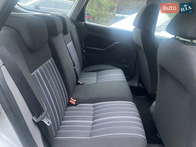 Серый Форд Фокус, объемом двигателя 1.6 л и пробегом 228 тыс. км за 4650 $, фото 19 на Automoto.ua