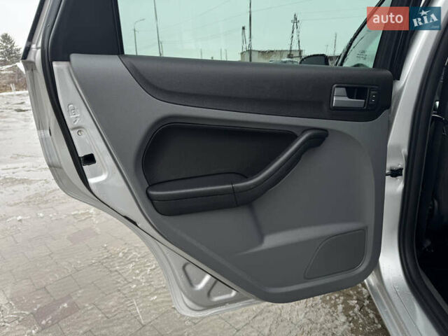 Серый Форд Фокус, объемом двигателя 1.6 л и пробегом 250 тыс. км за 5250 $, фото 32 на Automoto.ua