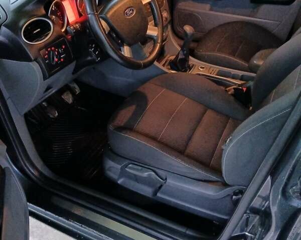 Сірий Форд Фокус, об'ємом двигуна 1.56 л та пробігом 274 тис. км за 4600 $, фото 5 на Automoto.ua