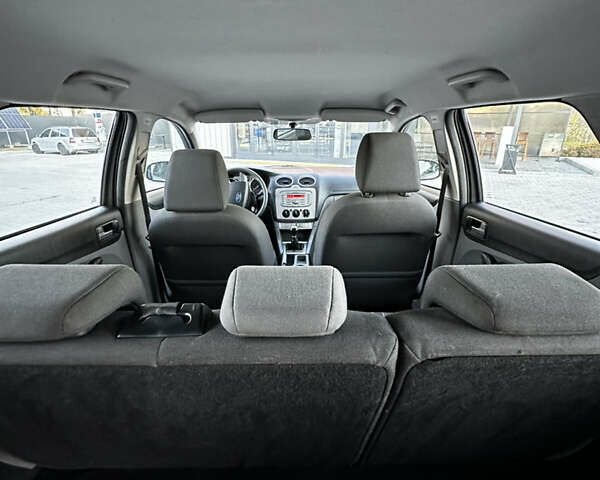 Серый Форд Фокус, объемом двигателя 1.6 л и пробегом 210 тыс. км за 5200 $, фото 92 на Automoto.ua