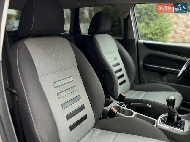 Серый Форд Фокус, объемом двигателя 1.6 л и пробегом 264 тыс. км за 4150 $, фото 41 на Automoto.ua