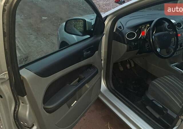 Сірий Форд Фокус, об'ємом двигуна 1.56 л та пробігом 207 тис. км за 4900 $, фото 13 на Automoto.ua