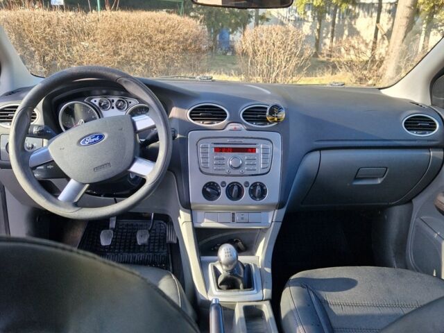 Серый Форд Фокус, объемом двигателя 1.6 л и пробегом 290 тыс. км за 5200 $, фото 7 на Automoto.ua