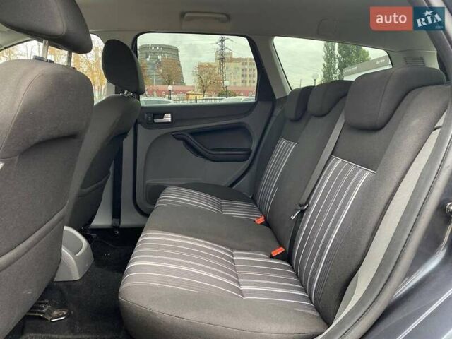 Серый Форд Фокус, объемом двигателя 1.56 л и пробегом 330 тыс. км за 5890 $, фото 34 на Automoto.ua