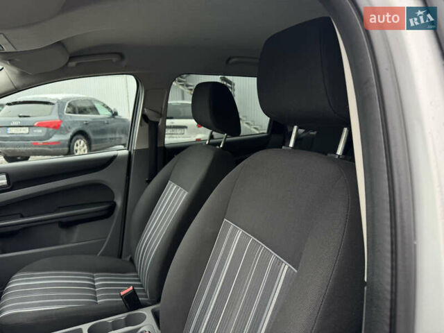 Серый Форд Фокус, объемом двигателя 1.6 л и пробегом 250 тыс. км за 5250 $, фото 19 на Automoto.ua